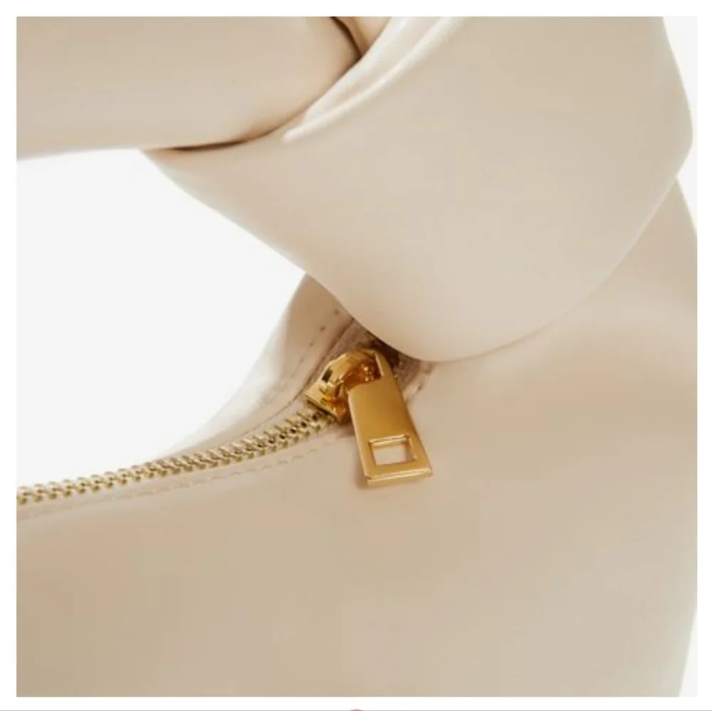 NWT Melie Bianco Alexanra Top Handle Bag in Cream - Picture 3 of 7